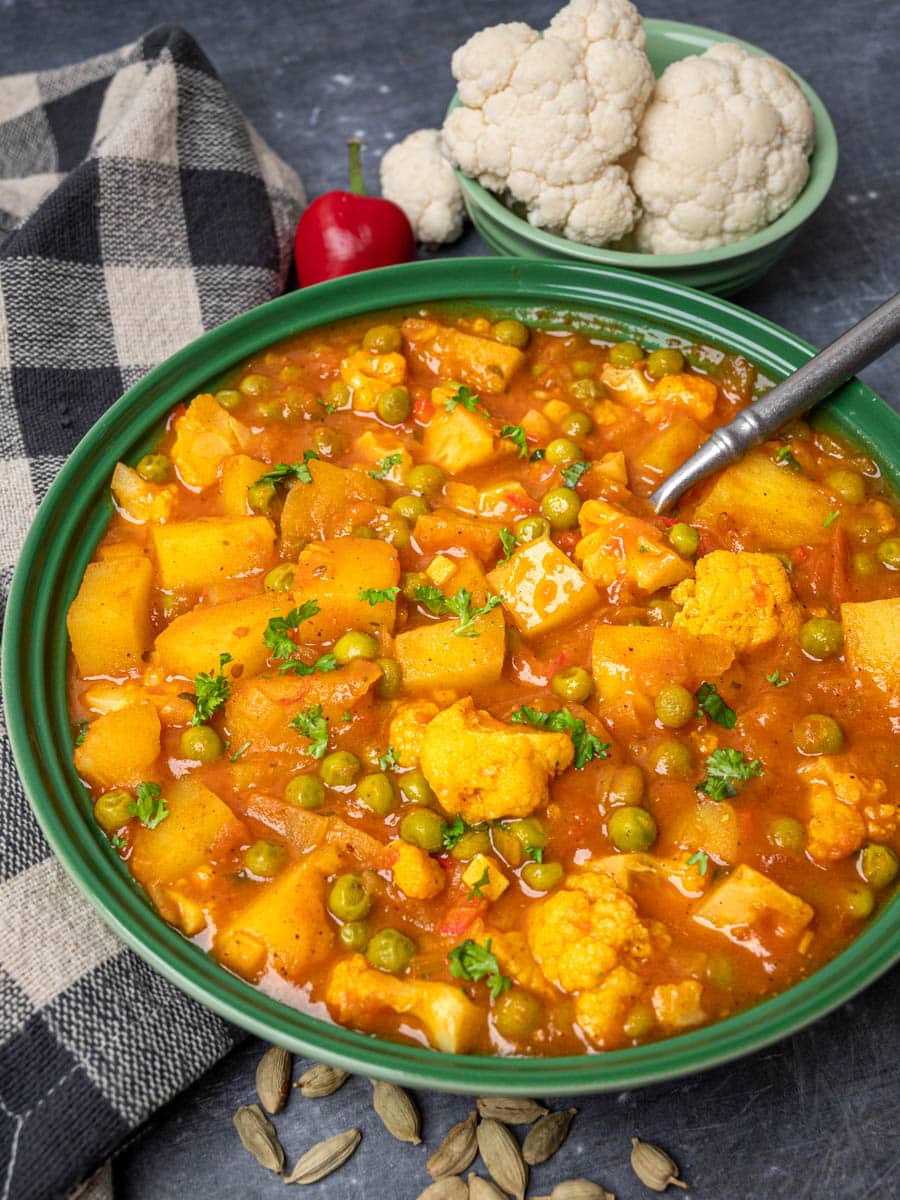 Aloo gobi matar with cauliflower on the side