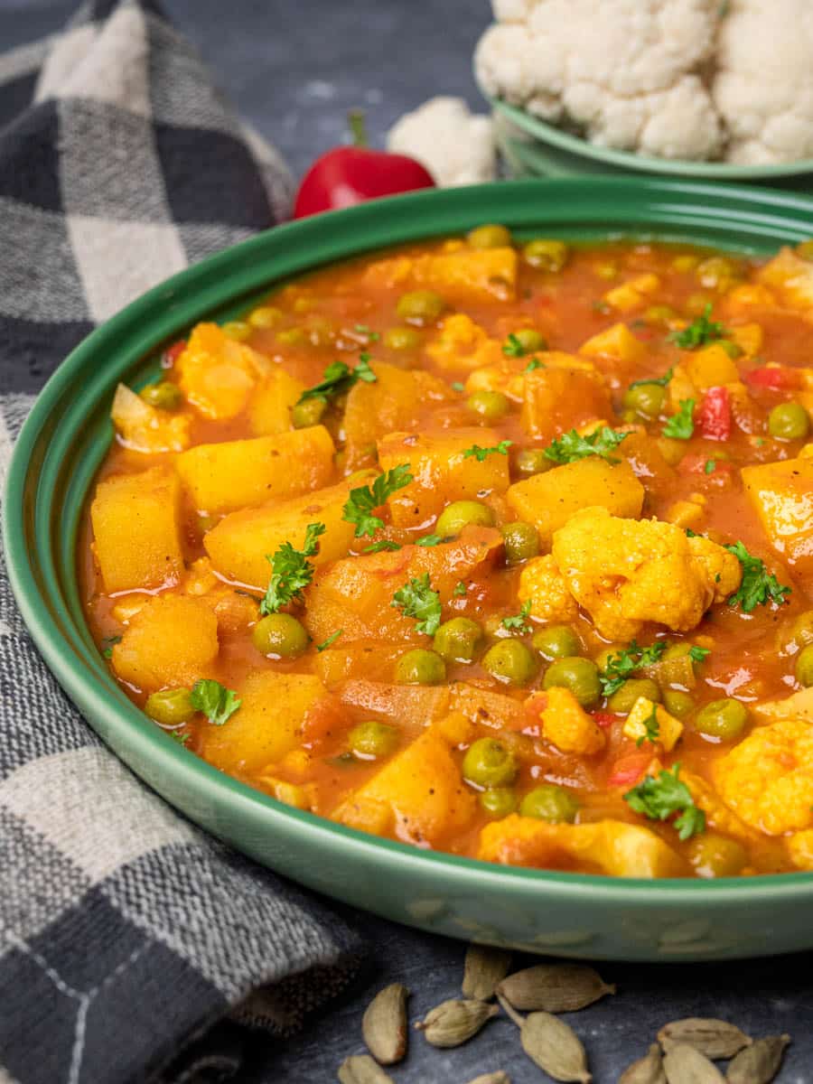 a plate of aloo gobi matar