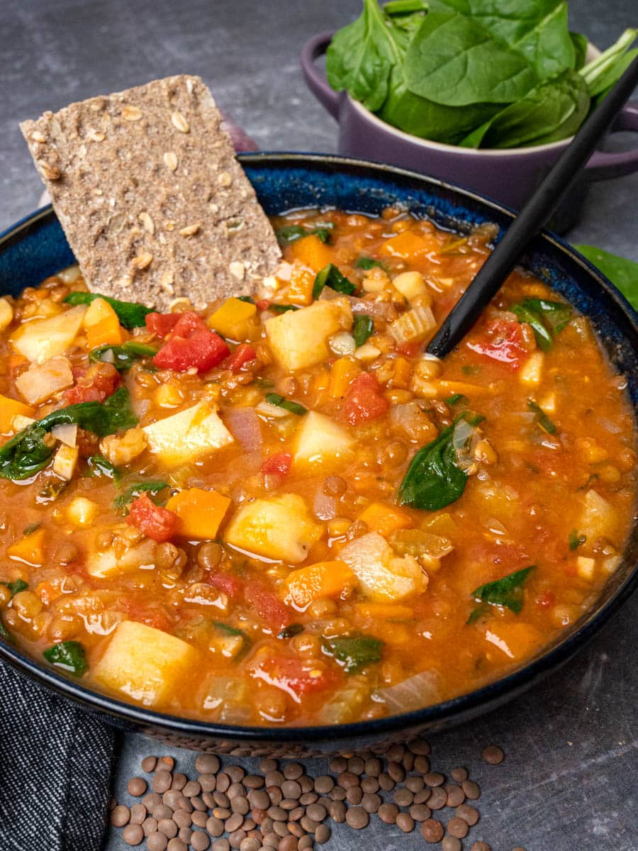 Sopa de lentejas with potatoes