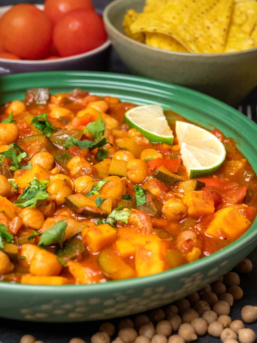 chickpea chili with tortilla chips