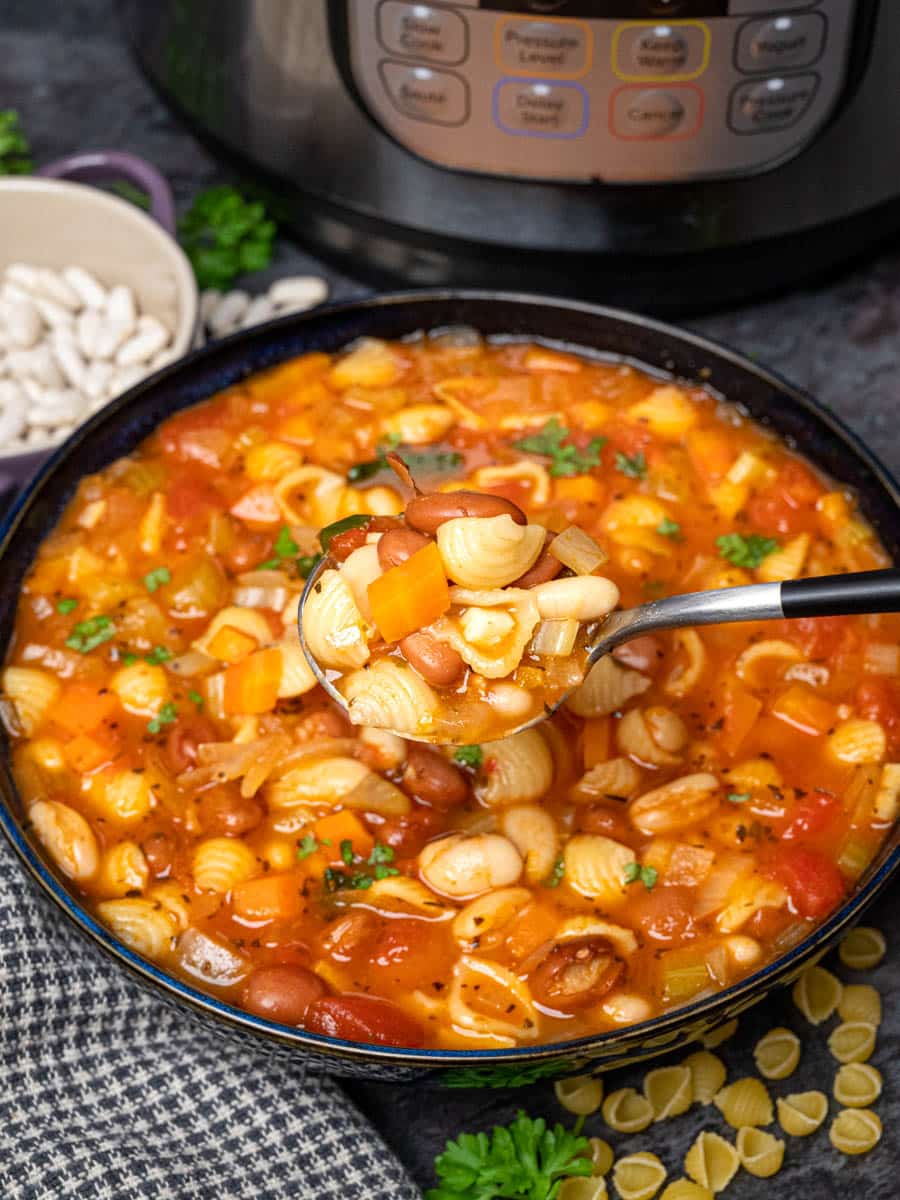 Vegan Instant Pot Pasta e Fagioli