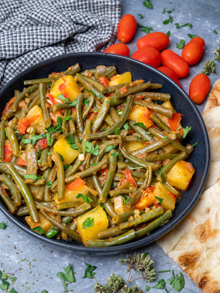 Greek Green Beans (Fasolakia) - Vegan Cocotte