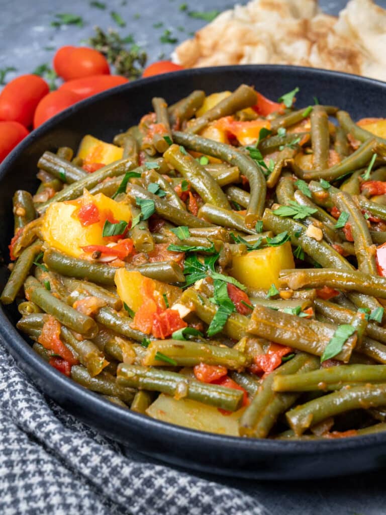 Greek Green Beans (Fasolakia) - Vegan Cocotte