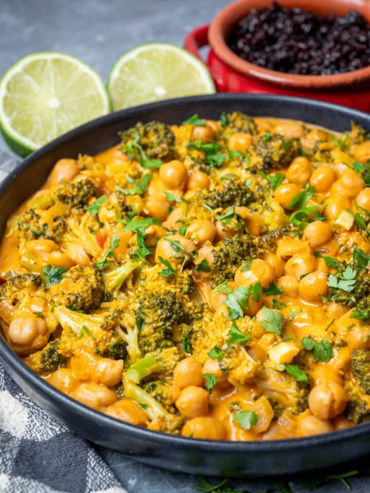 Broccoli Chickpea Curry - Vegan Cocotte