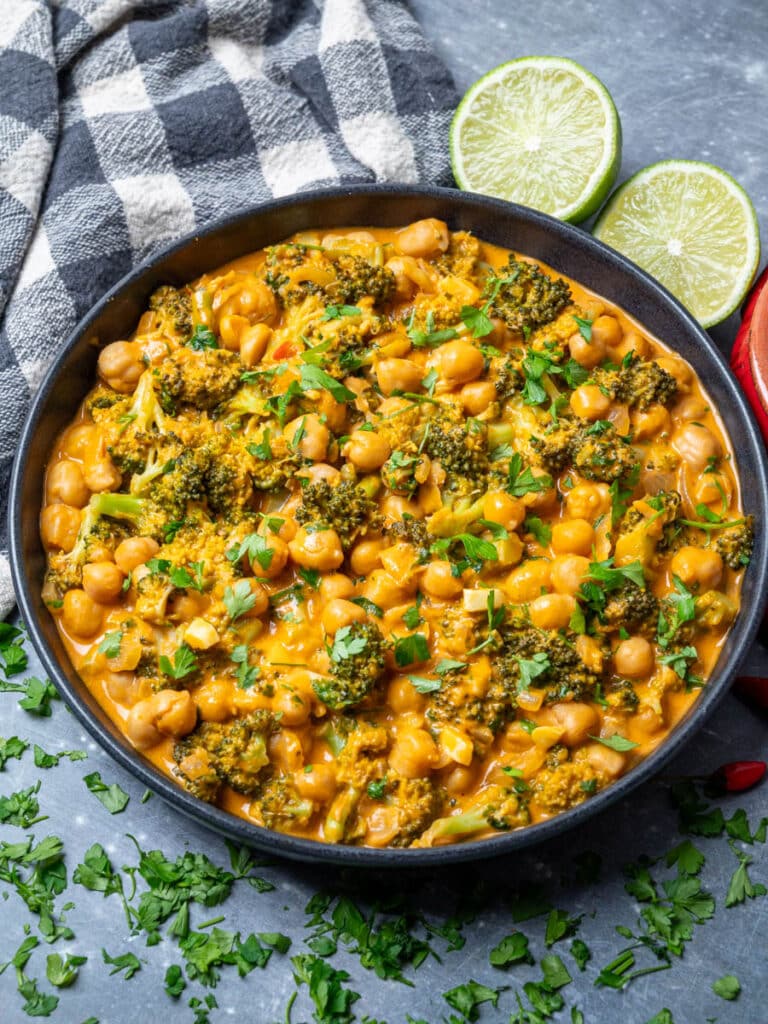 Broccoli Chickpea Curry - Vegan Cocotte