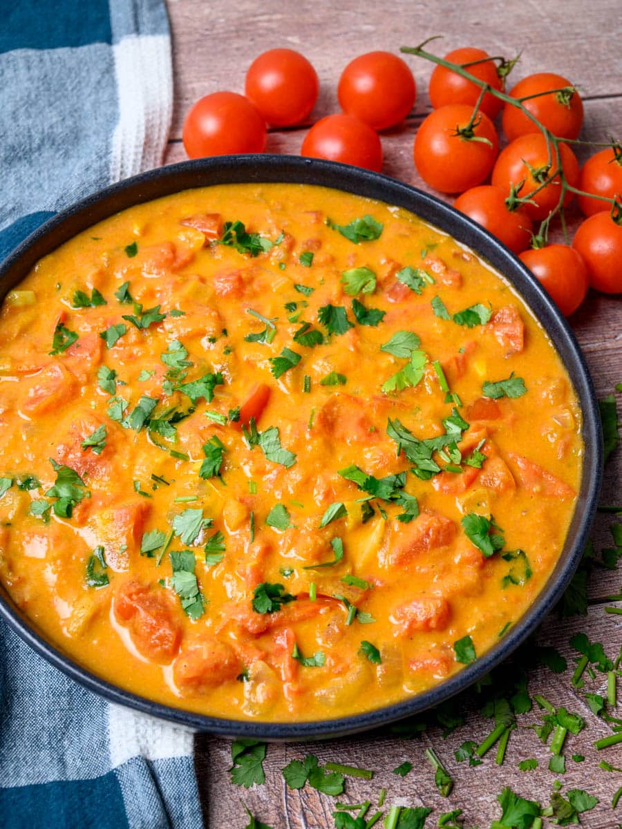 tomato curry with cilantro